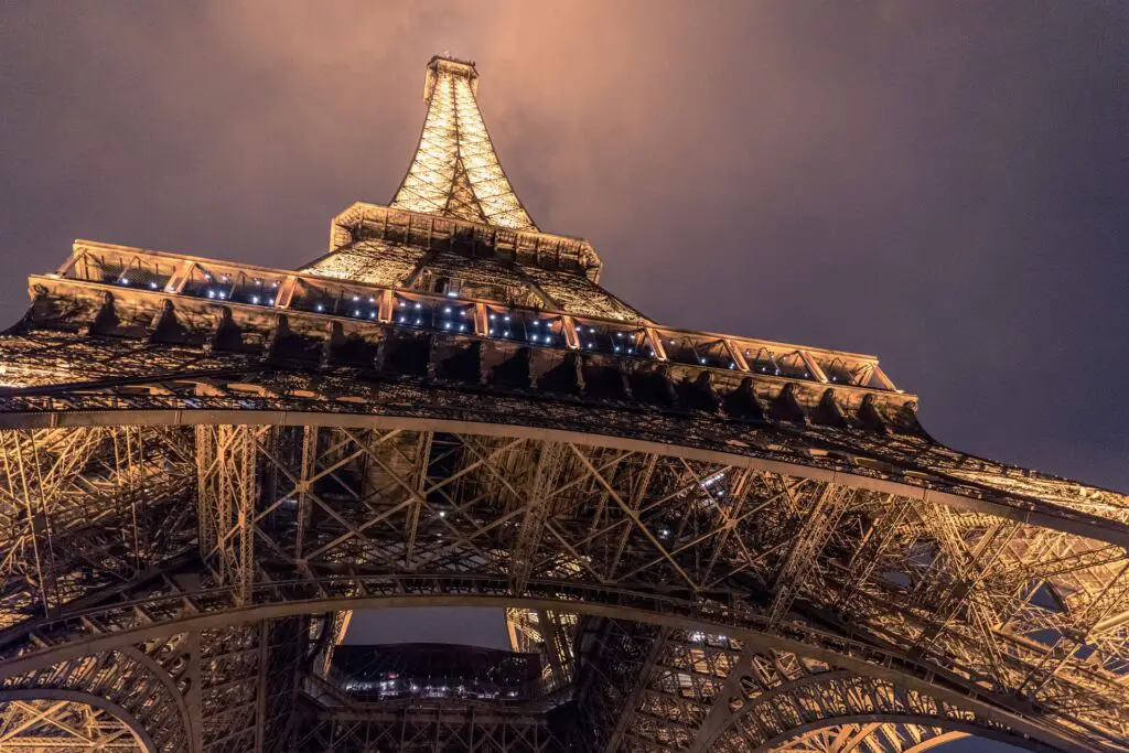 information sur la tour eiffel en francais