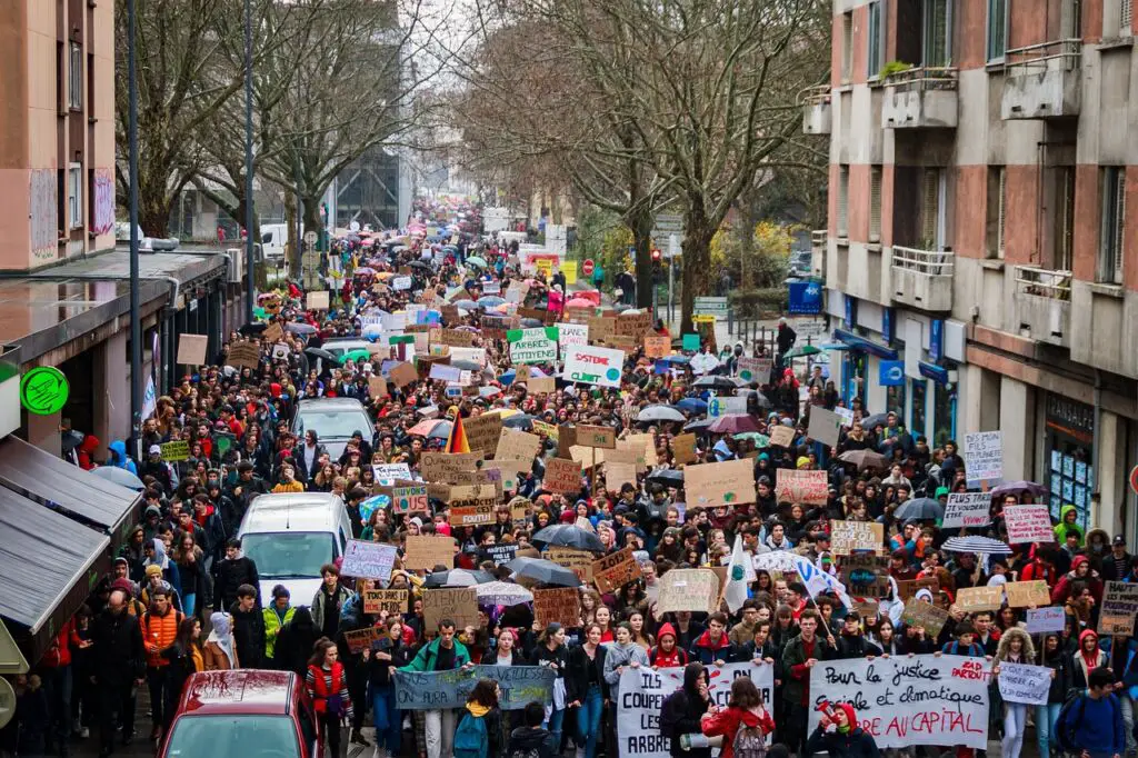 politique manifestation questions fle