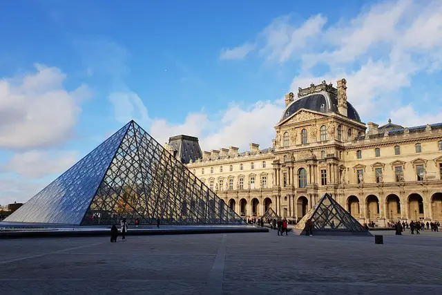 Braquage au musée du Louvre